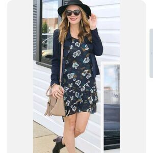 𝅺cabi Dress Blue Floral print tiered M
